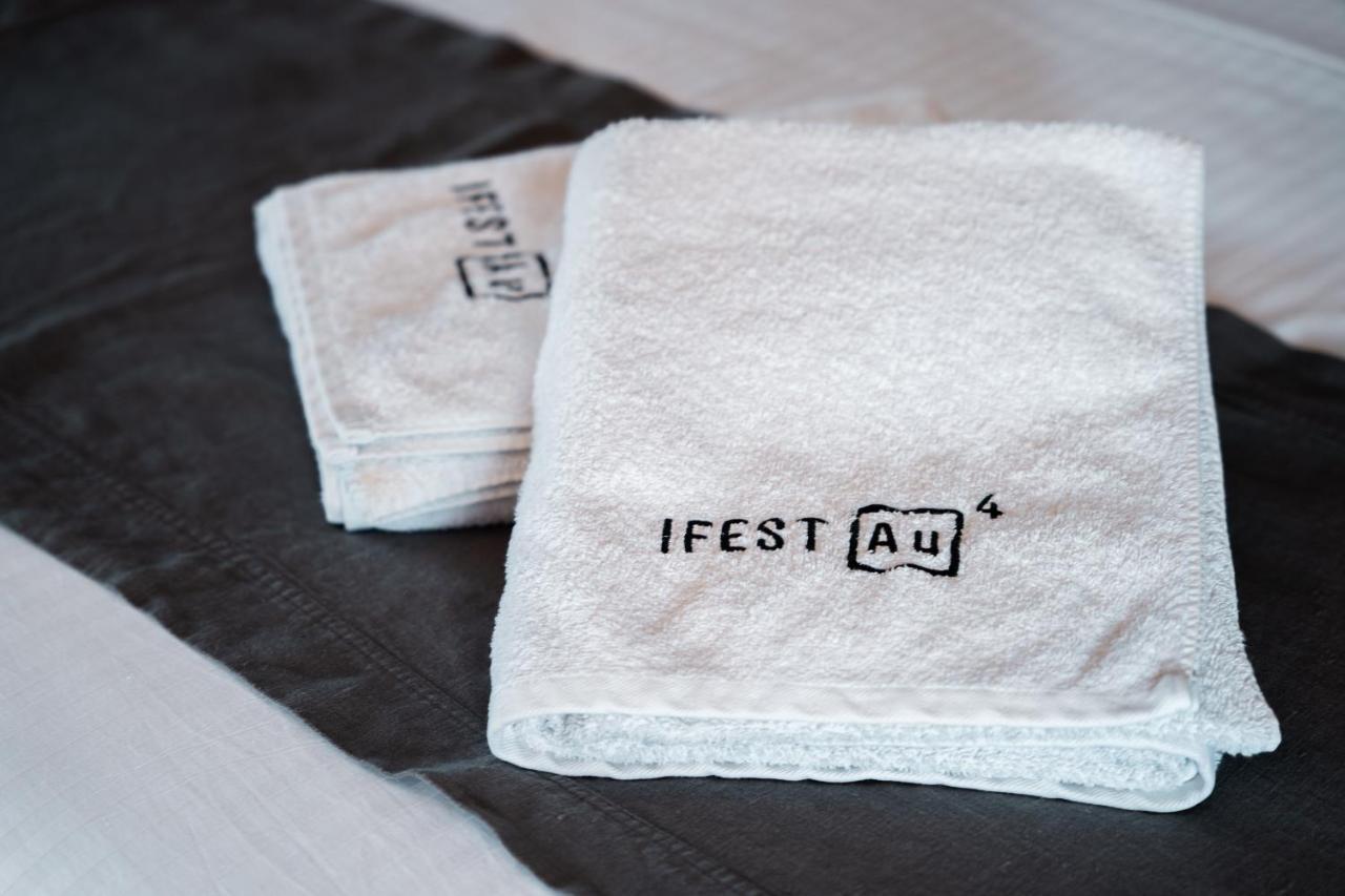 Ifestau.4 Suites Fira  Luaran gambar